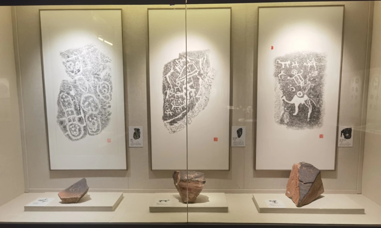 37萬觀眾打卡“巖畫與居延漢簡藝術(shù)展” 跨越千年的時(shí)空對話